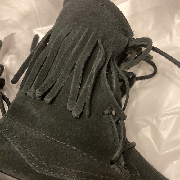 Minnetonka Women’s Mocassin boots - size 4 - Picture 5 of 11